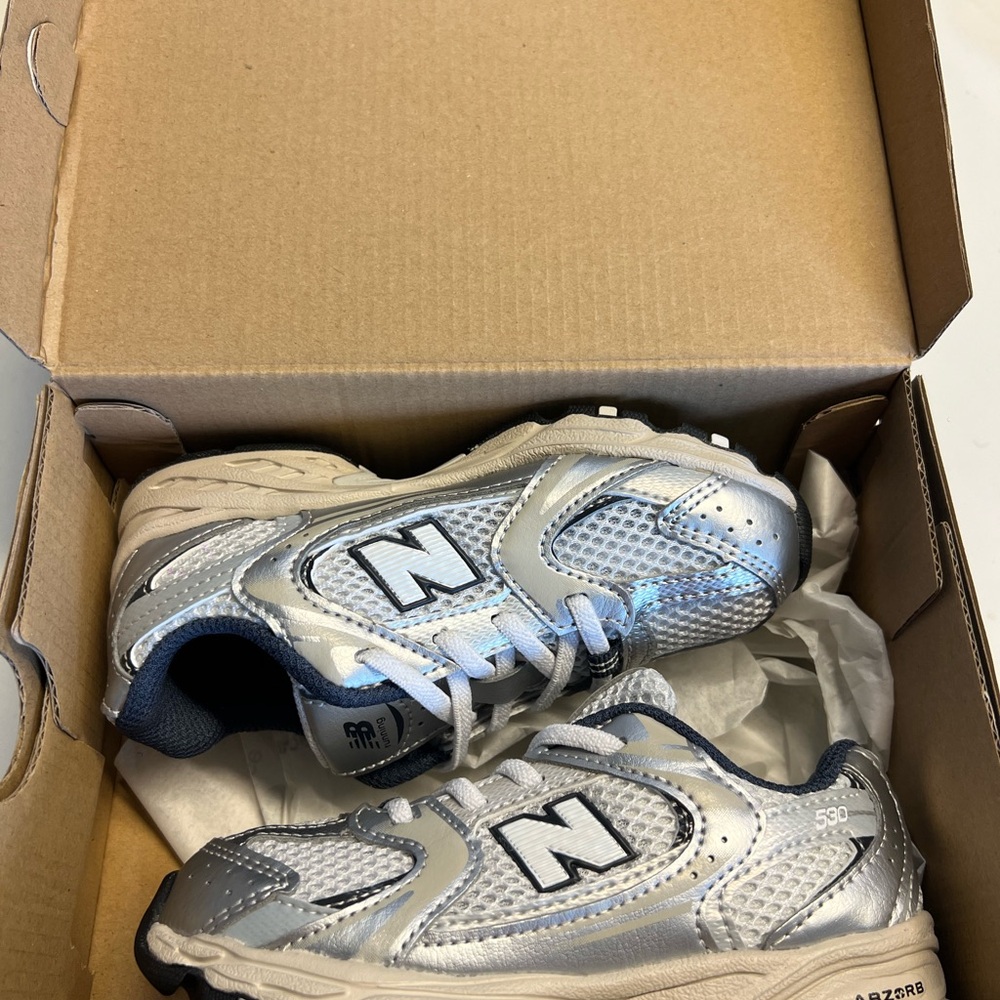 New - New Balance 530 Bungee Kids Metallic Silver Grey Sneakers Size 10